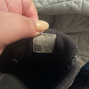 Boys size 2y black under armor shoes